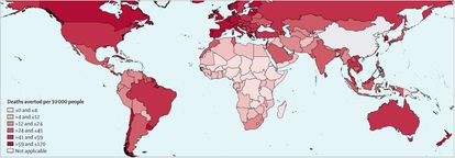 El mapa muestra el número de muertes que el estudio estima evitaron las vacunas por cada 10.000 habitantes. Los autores excluyeron del análisis a China.