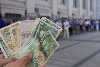 Un vecino de Lugo halla nueve millones de pesetas en botes de Nesquik al restaurar su casa