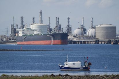 La OPEP acuerda rebajar el suministro de petróleo en 100.000 barriles diarios desde octubre