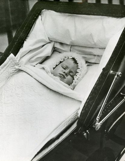Así fue la primera y única visita de Isabel II a España: tensiones por Gibraltar, un intento de boicot, fiebre y camisetas de Cobi