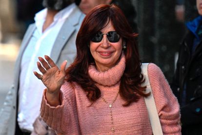 La justicia argentina reanuda el juicio por corrupción contra Cristina Kirchner tras el ataque
