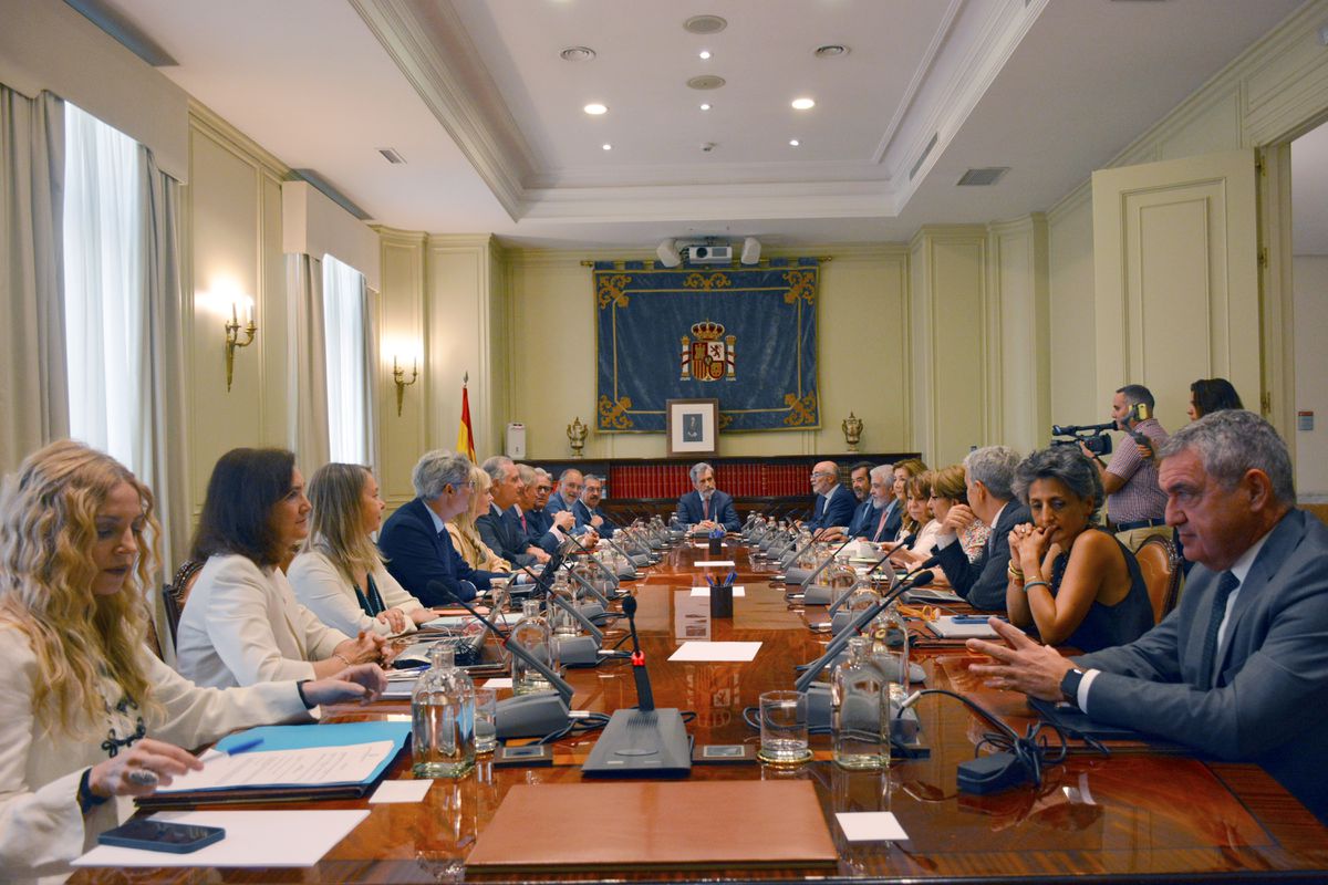 El PP se ofrece a desbloquear el Poder Judicial pero critica que habrá una mayoría progresista “abusiva” en el Tribunal Constitucional