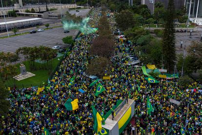 Miles de bolsonaristas reclaman en las calles una intervención militar que impida a Lula asumir el poder