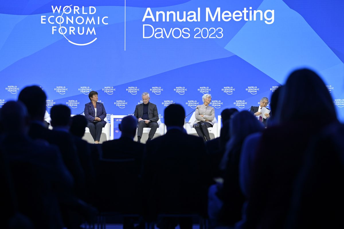 Davos apunta a un largo recorrido de política monetaria restrictiva