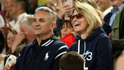 Srdjan Djokovic y Dijana Djokovic, padres de Novak Djokovic, en el Open de Australia.