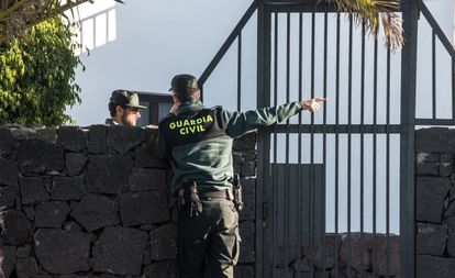 La Guardia Civil en el domicilio de Romina Celeste durante la investigación, en el año 2019.