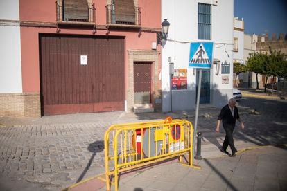 Esquina de la plaza de San Andrés en Marchena, donde el tractor arrolló a una multitud en la noche de Reyes durante la cabalgata.
