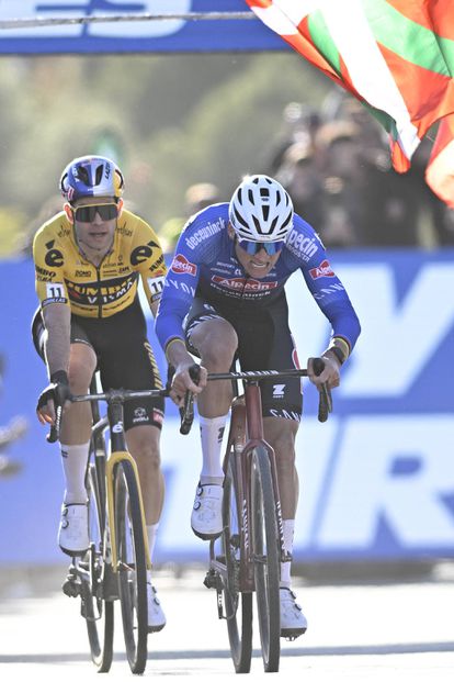 Van der Poel gana frente a Van Aert en Benidorm.