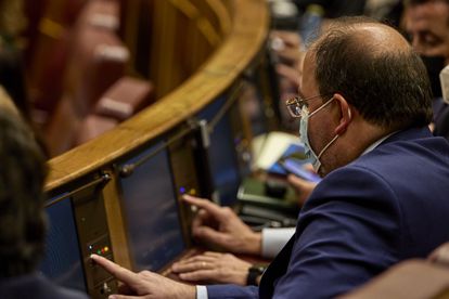 De Casero a Bildu: un Gobierno que siempre encuentra tabla de salvación