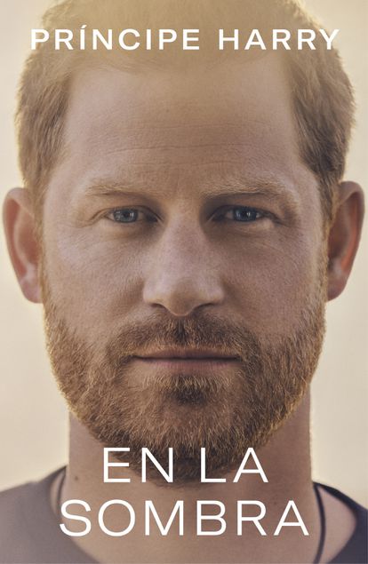 Portada de 'En la sombra', las memorias del príncipe Enrique de Inglaterra.