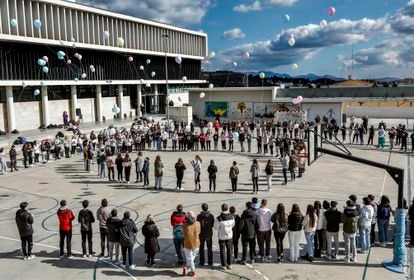 Un momento de la despedida a Emma Martínez Gascón, en el IES Jérica-Viver, celebrada este viernes a partir de las 13.30.