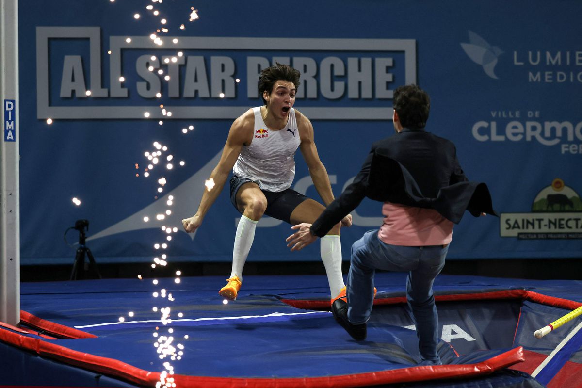 El regalo de Mondo a Lavillenie, su ‘hermano mayor’: un récord del mundo de salto con pértiga en su casa