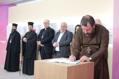 Los principales líderes de las confesiones religiosas firman una declaración donde arremeten contra las leyes del aborto y la eutanasia.