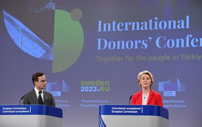 La presidenta de la Comisión Europea, Ursula von der Leyen, y el primer ministro sueco, Ulf Kristersson, este lunes en Bruselas.