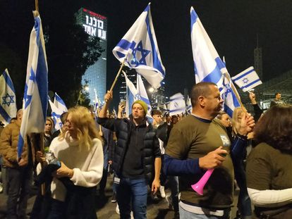 Manifestación en Tel Aviv, este domingo por la noche.