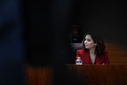 La presidenta de la Comunidad de Madrid, Isabel Díaz Ayuso, durante un pleno en la Asamblea de Madrid.
