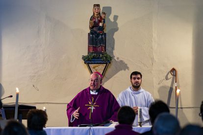 El obispo de Solsona, Francesc Conesa, presidía este domingo en Espunyola una misa para pedir que llueva en Cataluña.