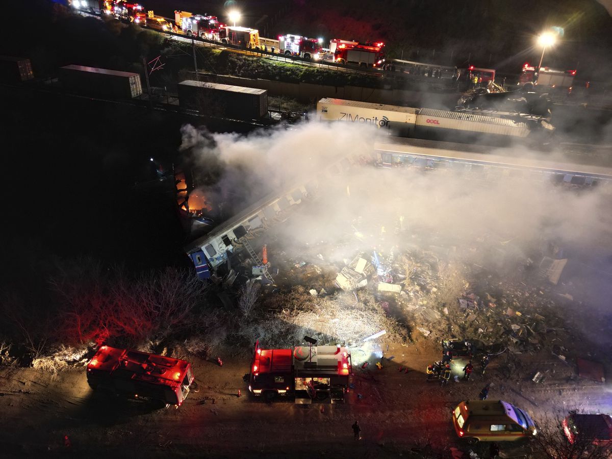 Al menos seis muertos y decenas de heridos en un accidente de tren en Grecia