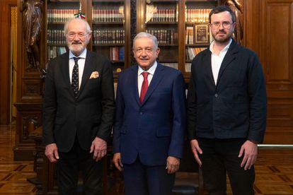 López Obrador recibe a la familia de Julian Assange en Palacio Nacional: “Es un preso político”