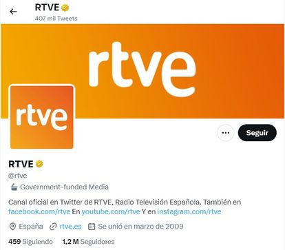 Aspecto del perfil de RTVE en Twitter, con la advertencia en inglés.
