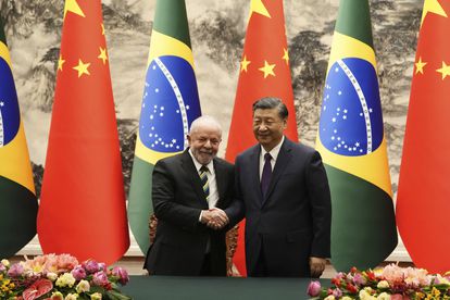 Xi y Lula estrechaban manos en el Gran Salón del Pueblo en Pekín.