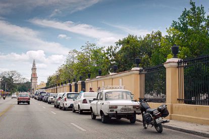 Cigarrillos vietnamitas en Cuba, broncas entre diplomáticos para conseguir un poco de gasolina, y mucho humor para sobrevivir