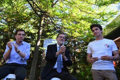 Mariano Rajoy participa en un acto con jóvenes del PP de Madrid junto al alcalde, José Luis Martínez-Almeida, y el presidente del NNGG Madrid, Ignacio Dancausa.