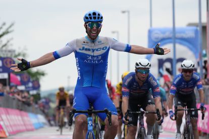 La llama rosa de Evenepoel incendia el Giro de Italia