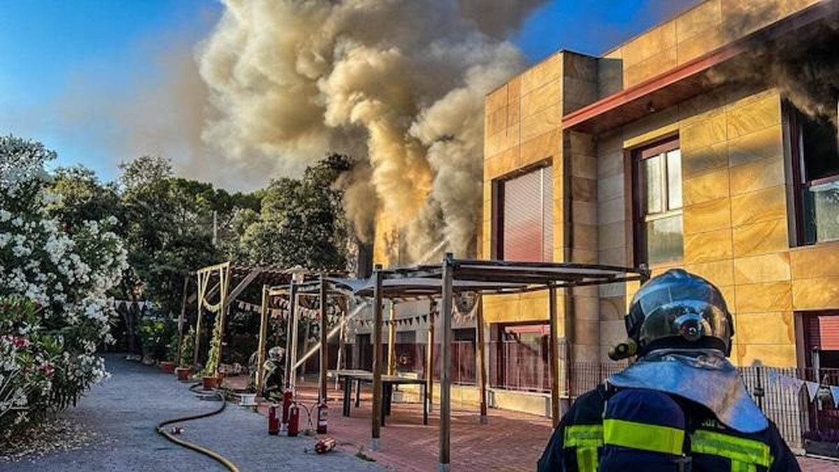 Una fallecida y 10 intoxicados en el incendio de una residencia de personas con discapacidad en Madrid