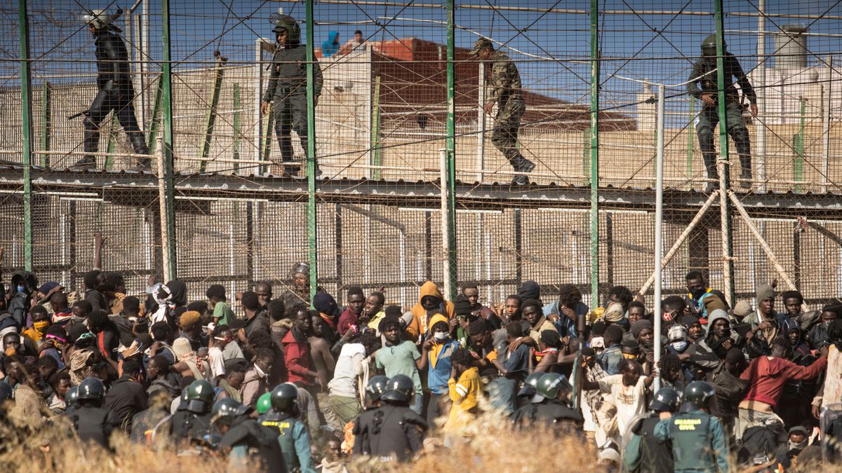 Amnistía Internacional eleva a 37 muertes y 76 desapariciones el número de víctimas en el salto a la valla de Melilla