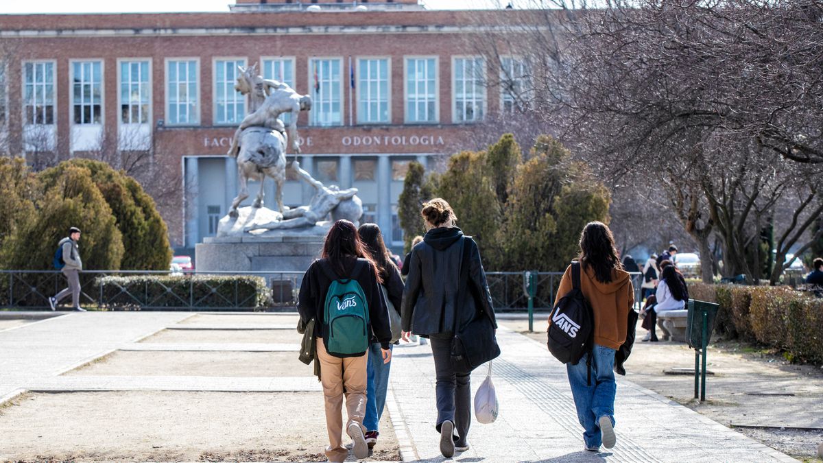 El Gobierno retrasa la cotización de los becarios, como reclamaban los rectores universitarios