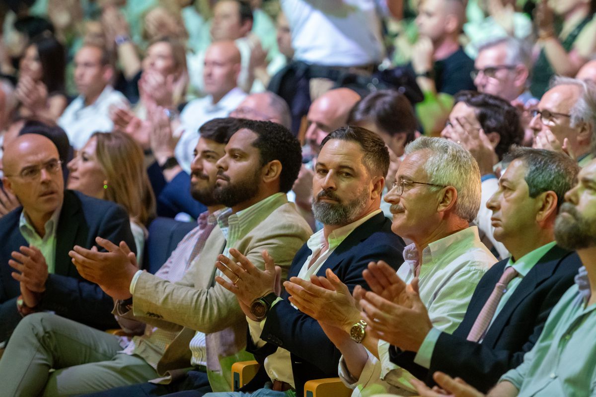 Última hora de las elecciones, en directo | Santiago Abascal evita criticar a Feijóo, pero carga contra el veto en Extremadura: “No puede ser”