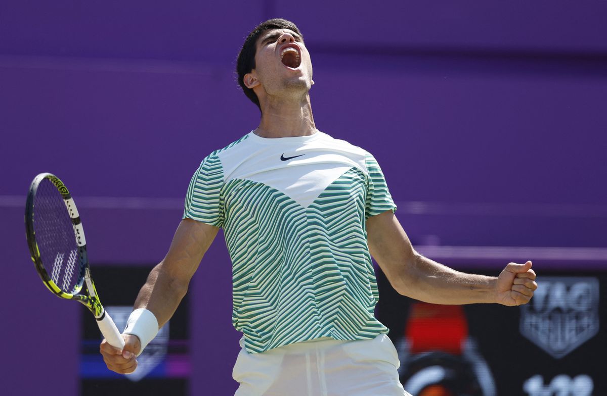 Alcaraz conquista en Queen’s su primer título en hierba