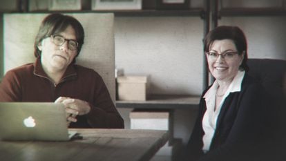 Keith Raniere y Nancy Salzman en un fotograma del material de archivo que presenta el documental de HBO 'The Vow'.