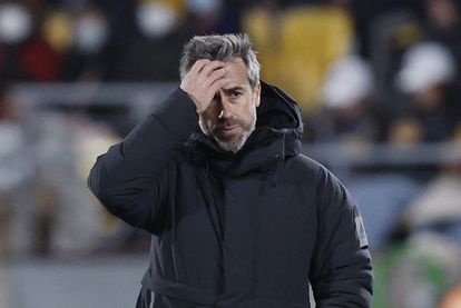 El seleccionador Jorge Vilda se lamenta durante el partido.