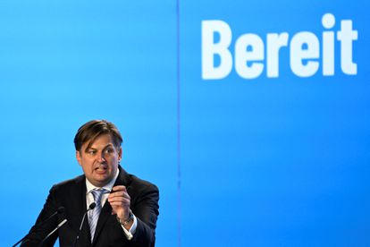 Maximilian Krah, elegido cabeza de lista para el Parlamento Europeo del partido Alternativa para Alemania, en una imagen de su discurso en el congreso de la formación, este sábado, en Magdeburgo.