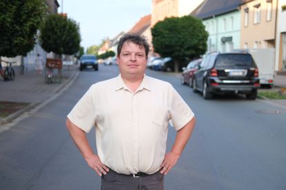 El nuevo alcalde de Raguhn-Jessnitz, Hannes Loth, del partido de extrema derecha Alternativa por Alemania (AfD).