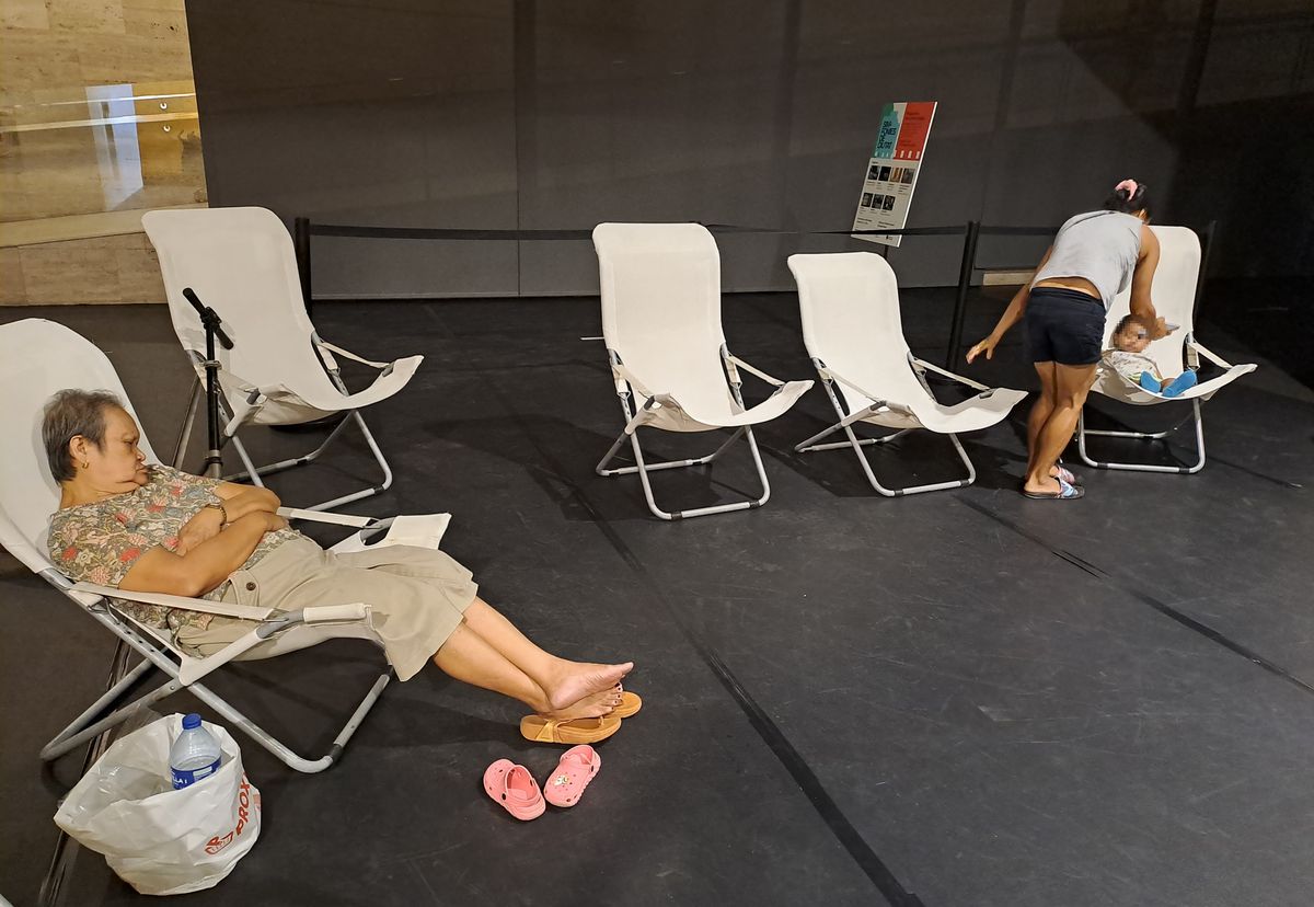 Sin dinero para pagar el aire acondicionado en plena ola de calor: “He pasado mis vacaciones en un refugio climático”