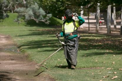 Un trabajador en Madrid, este pasado martes 8 de agosto.