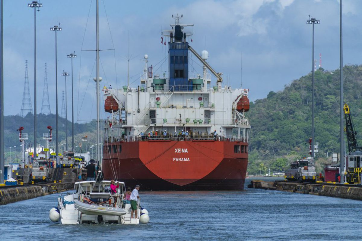 La falta de agua deja 134 buques atascados en el Canal de Panamá