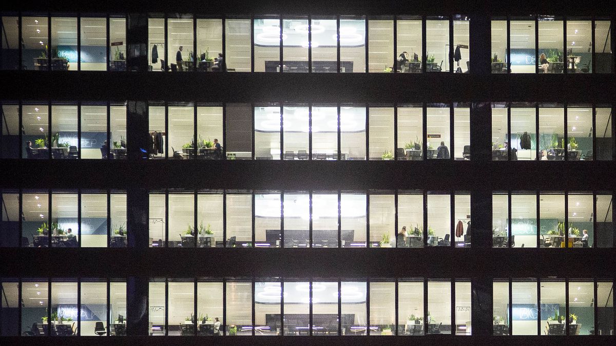 El cóctel que ha logrado recortar las horas extra que no se cobran: más inspecciones de Trabajo y menos actividad