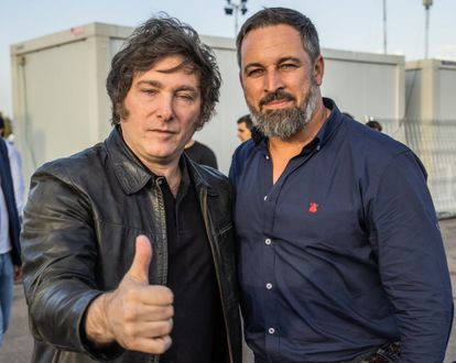 Vox recibe con euforia el éxito del argentino Javier Milei como si fuera propio