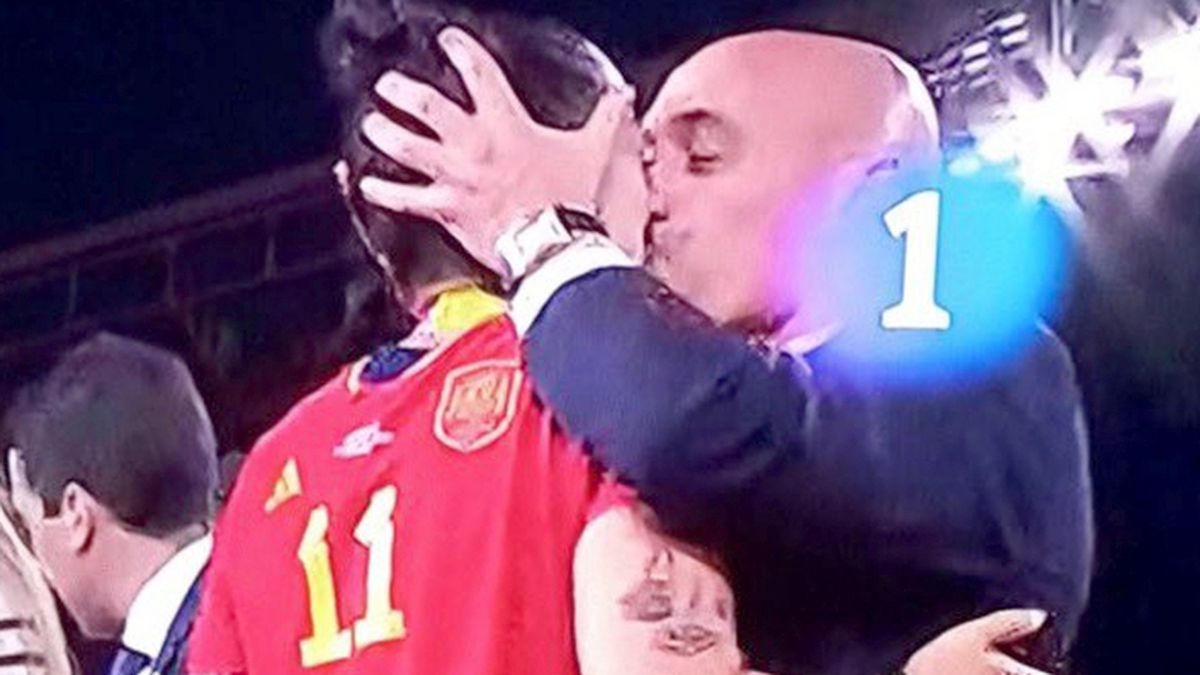 —Eres un crack. —¿Un piquito?
