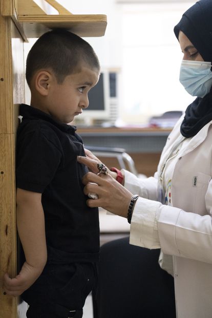 El ambulatorio Al Quds, en Mosul, intenta cubrir las carencias de una sanidad destrozada. Unicef trabaja aquí en inmunización y nutrición infantil.