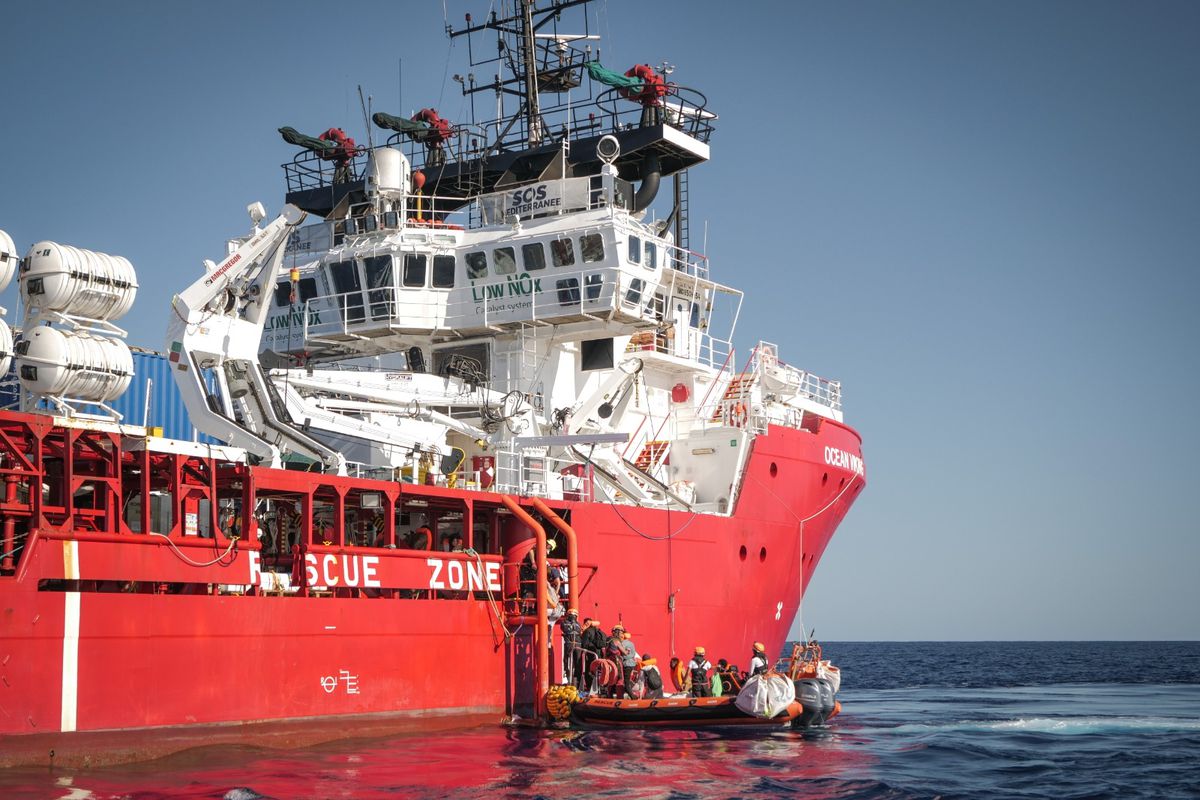 Los alcaldes italianos se rebelan contra la gestión migratoria del Gobierno de Meloni