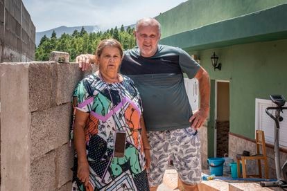 El duro regreso a casa de los evacuados de Tenerife: “La ceniza llegó hasta la playa”
