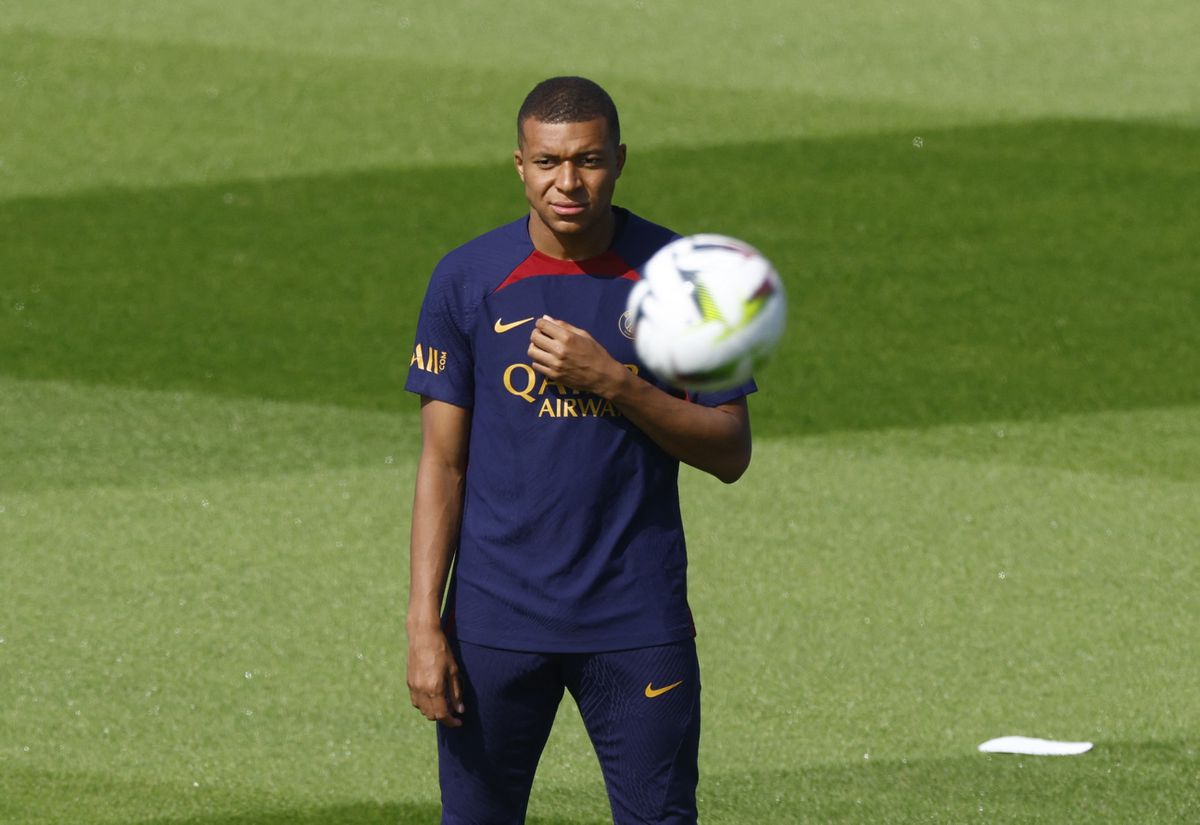 Mbappé vuelve al grupo en el PSG tras acercar posturas con el club
