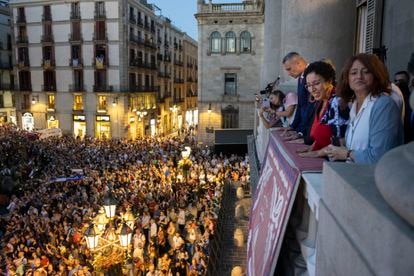 dvd 1179 BARCELONA, 22/09/2023 La escritora marroquí Najat El Hachmi en el balcón del Ayuntamiento.