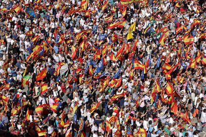 Centenares de seguidores del PP en el mitin del partido celebrado en Madrid.