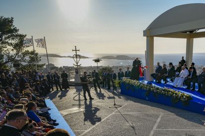 La visita de dos días de Francisco tiene el objetivo de llamar la atención sobre el drama migratorio en el Mediterráneo.